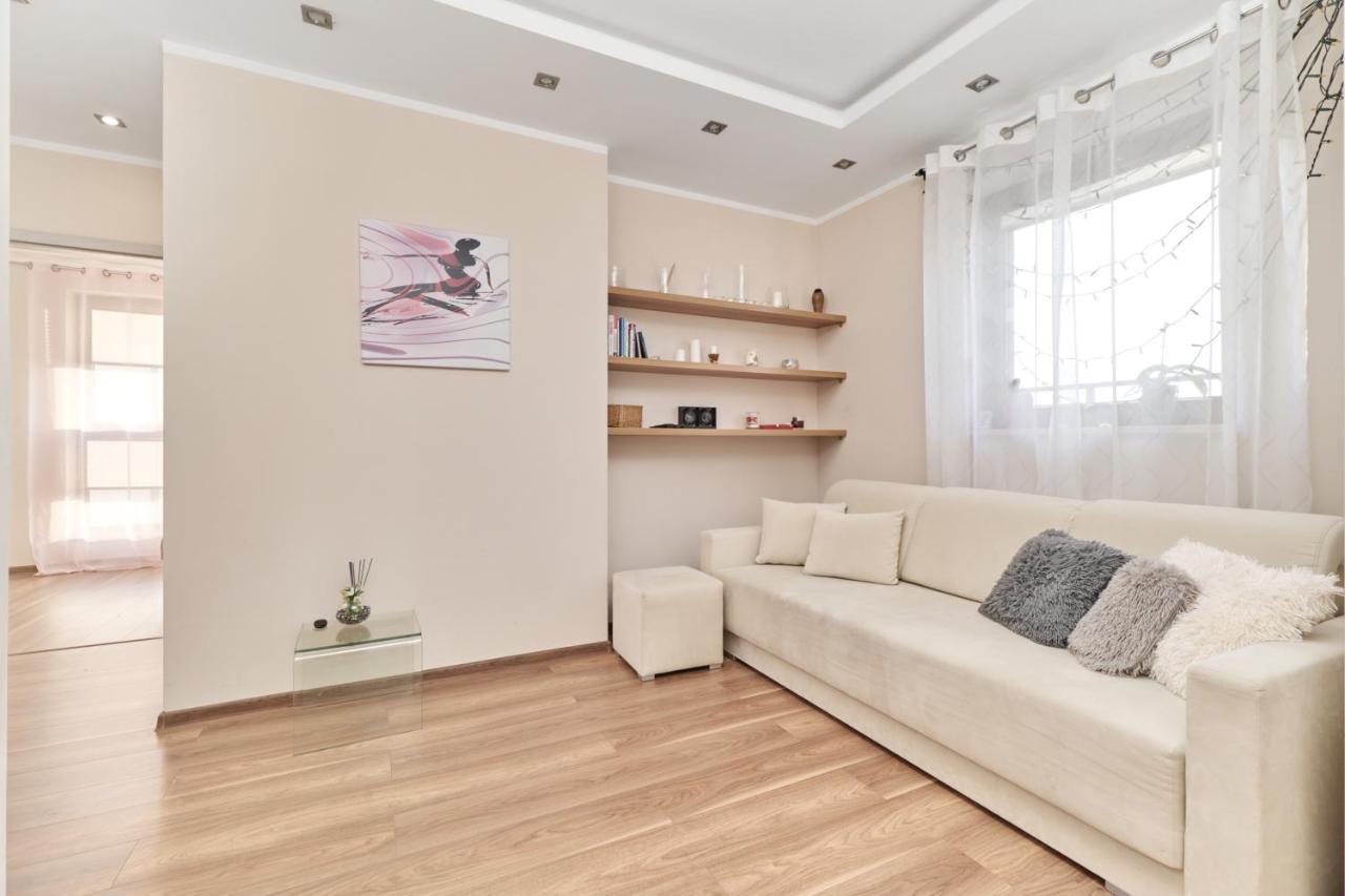 Apartment Wroclaw Krakowska With Balcony And Free Garage By Noclegi Renters Kültér fotó