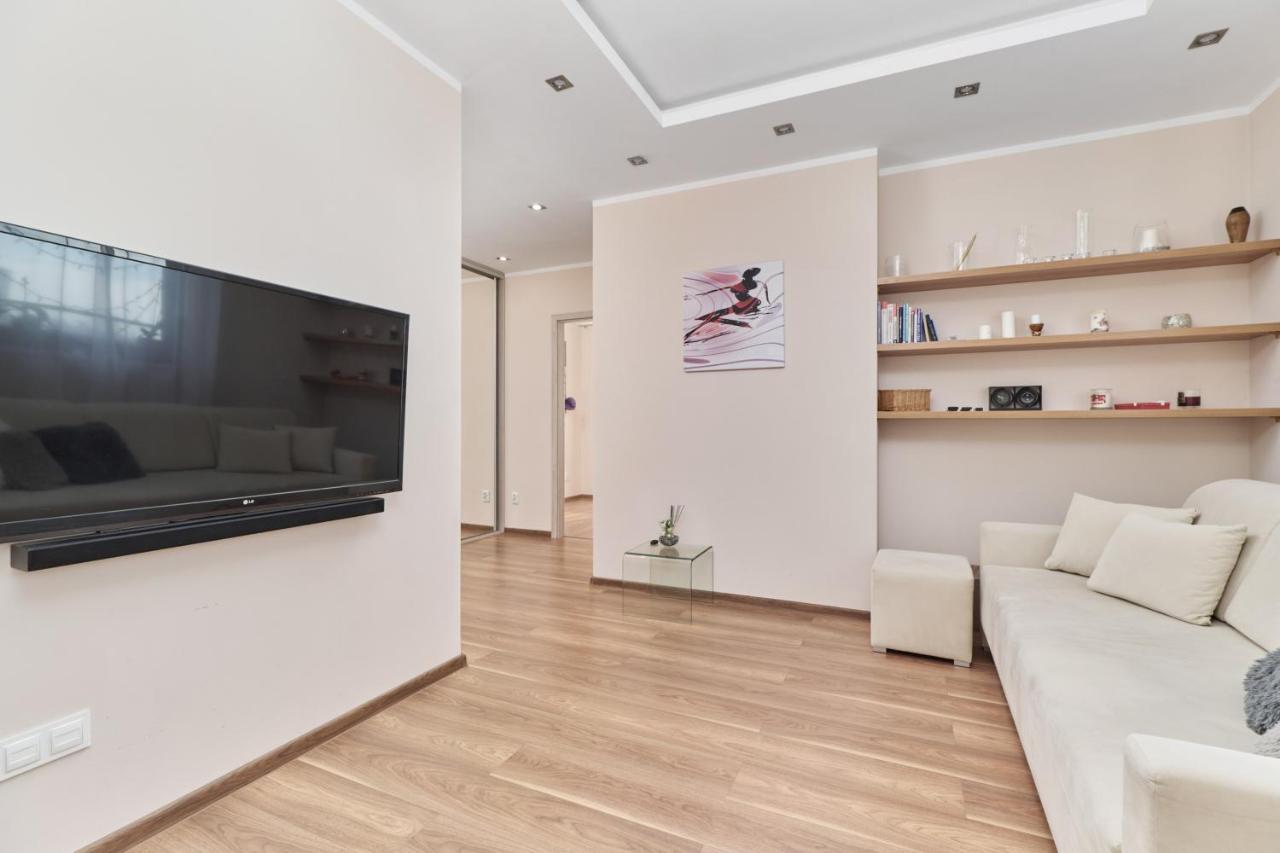 Apartment Wroclaw Krakowska With Balcony And Free Garage By Noclegi Renters Kültér fotó