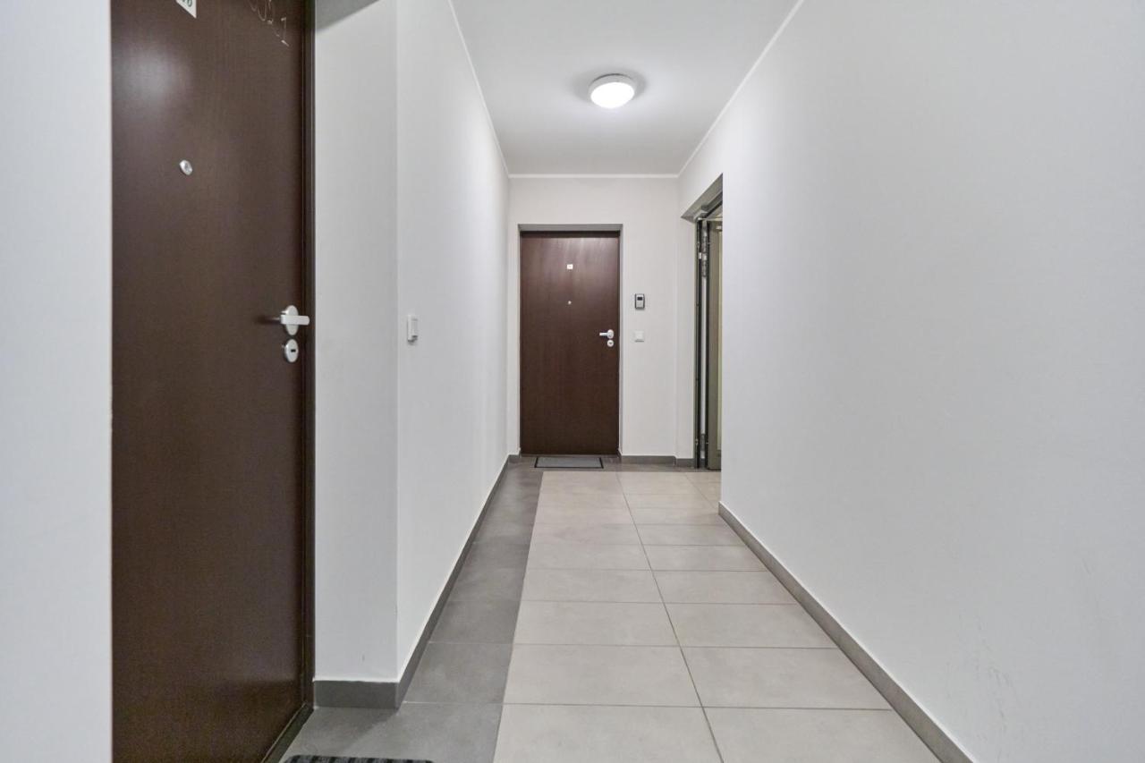 Apartment Wroclaw Krakowska With Balcony And Free Garage By Noclegi Renters Kültér fotó