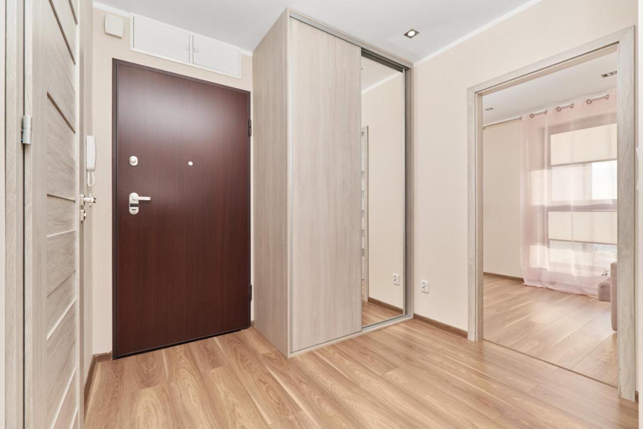 Apartment Wroclaw Krakowska With Balcony And Free Garage By Noclegi Renters Kültér fotó