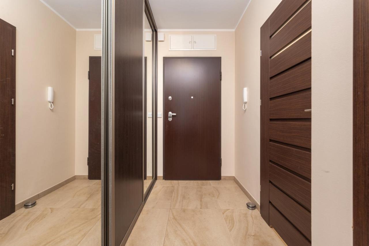 Apartment Wroclaw Krakowska With Balcony And Free Garage By Noclegi Renters Kültér fotó