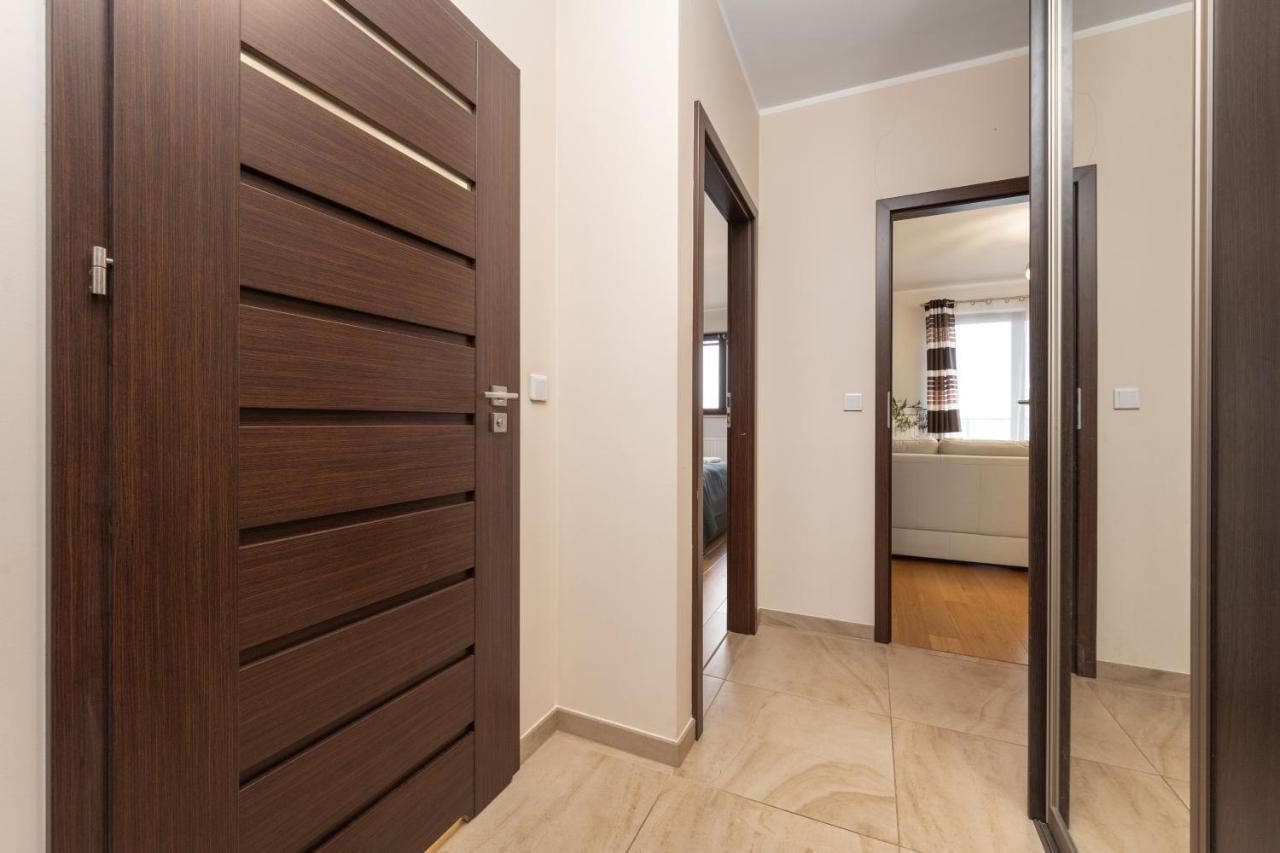 Apartment Wroclaw Krakowska With Balcony And Free Garage By Noclegi Renters Kültér fotó